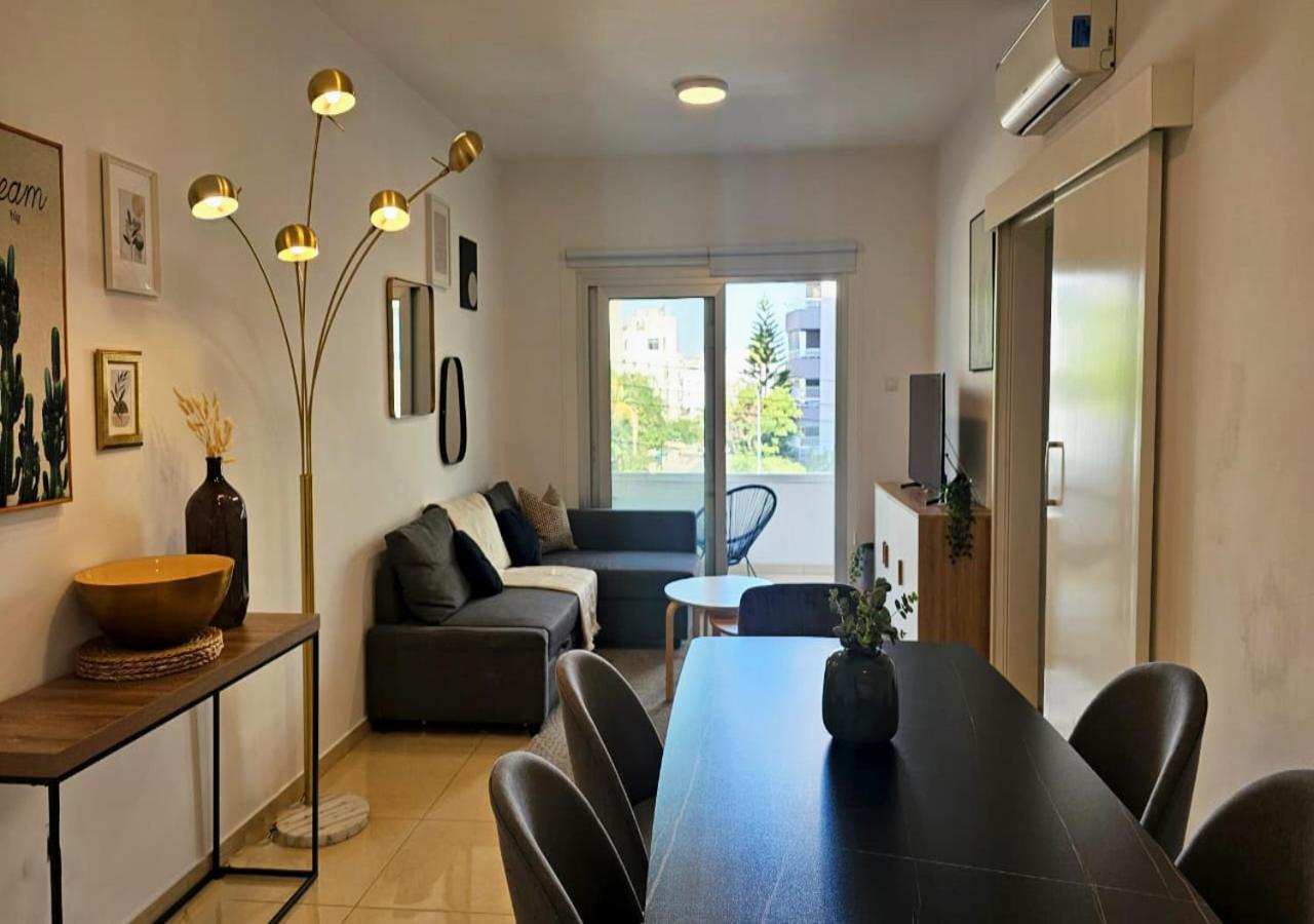Phaedrus Living: City Centre Luxury Flat Esperidon 201 นิโคเซีย ภายนอก รูปภาพ
